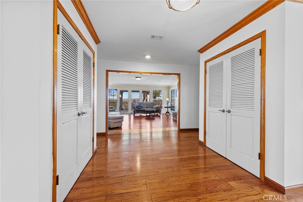 Image 25 of property listing at 26100 Calle Corveta, Temecula, CA 92590