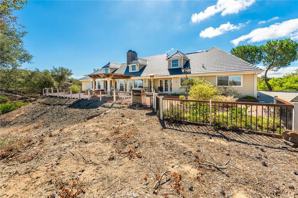 Image 5 of property listing at 26100 Calle Corveta, Temecula, CA 92590