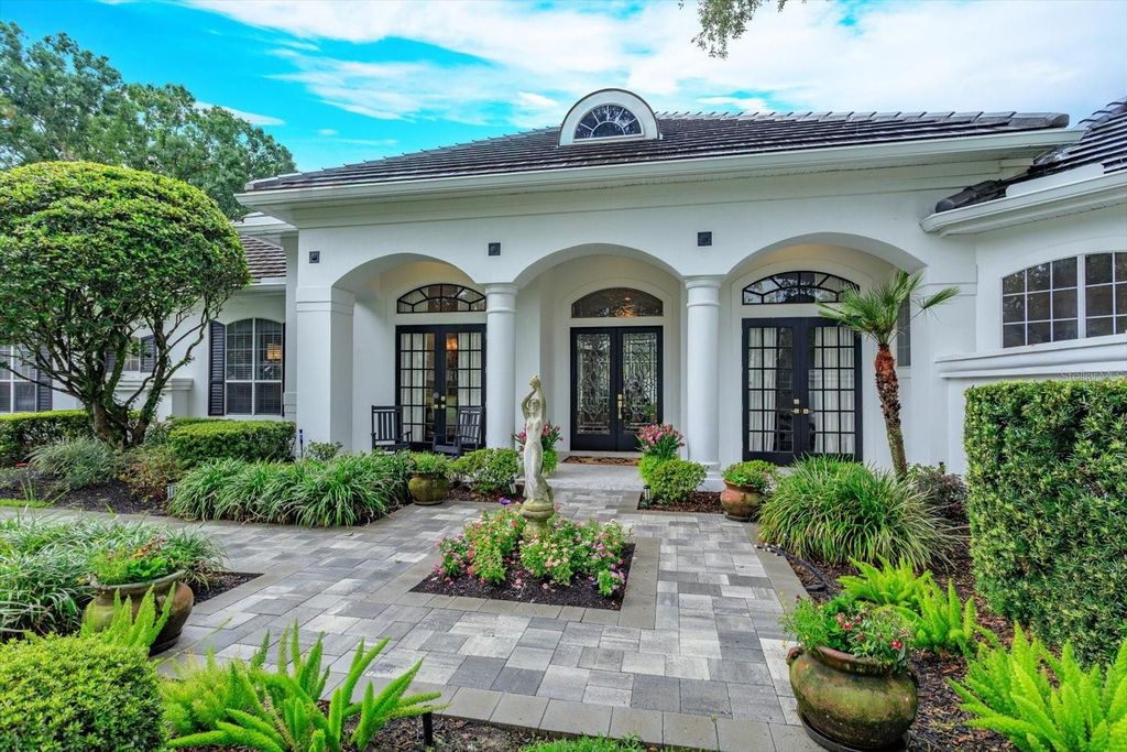 Image 4 of property listing at 9004 GREAT HERON CIRCLE, Orlando, FL 32836