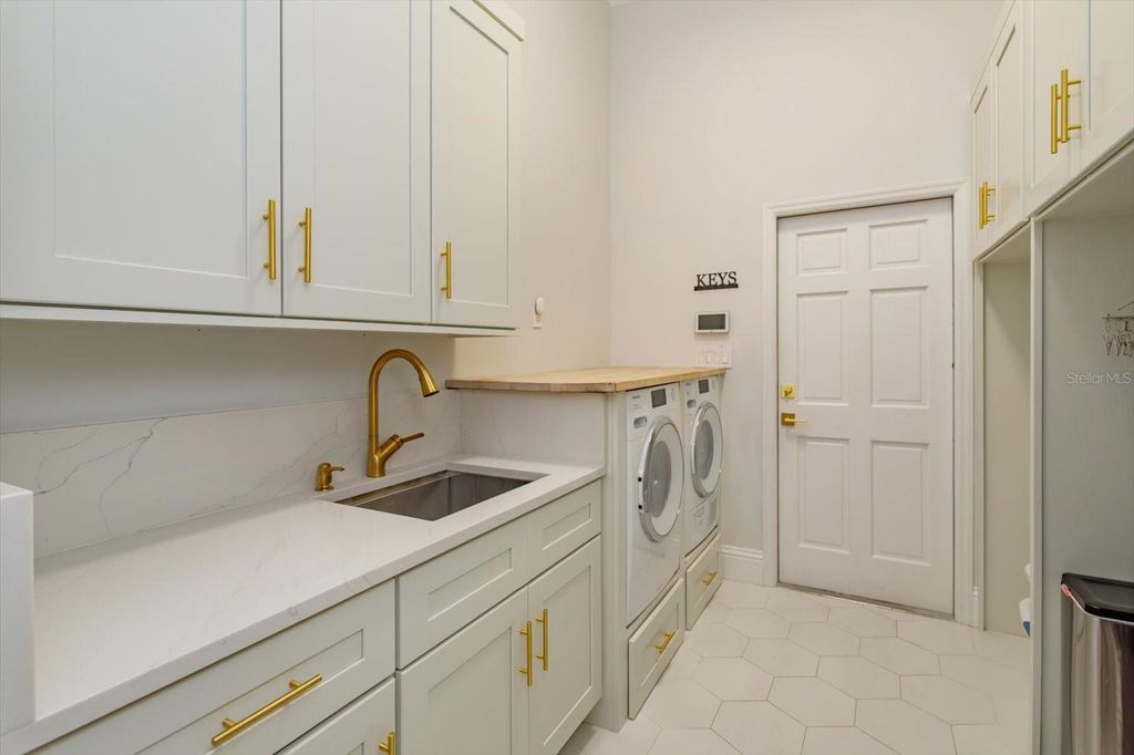 Image 40 of property listing at 9004 GREAT HERON CIRCLE, Orlando, FL 32836