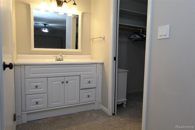 7338 Creek View Court, West Bloomfield, MI 48322