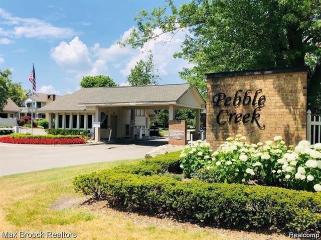 7338 Creek View Court, West Bloomfield, MI 48322