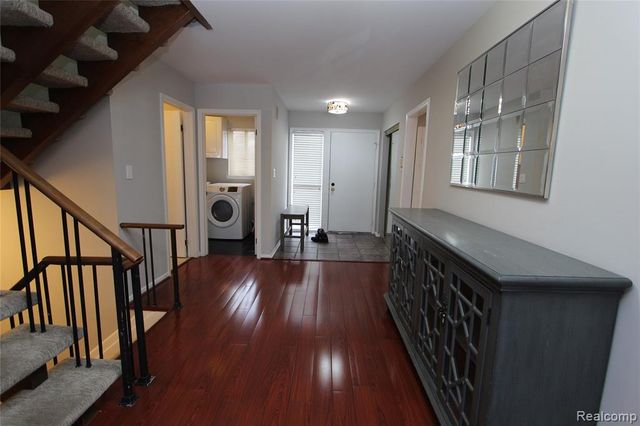 7338 Creek View Court, West Bloomfield, MI 48322