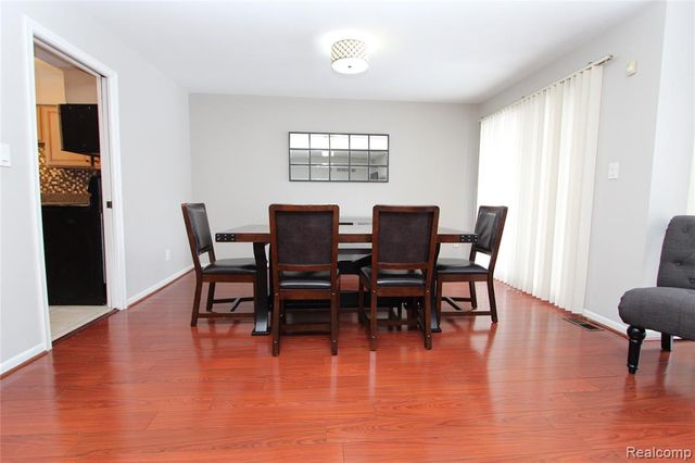 7338 Creek View Court, West Bloomfield, MI 48322