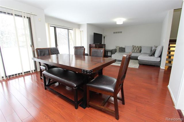 7338 Creek View Court, West Bloomfield, MI 48322