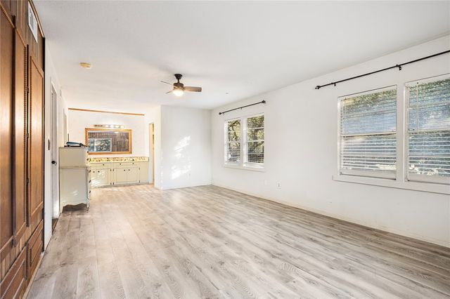 505 Wildwood Dr, Ingleside, TX 78362