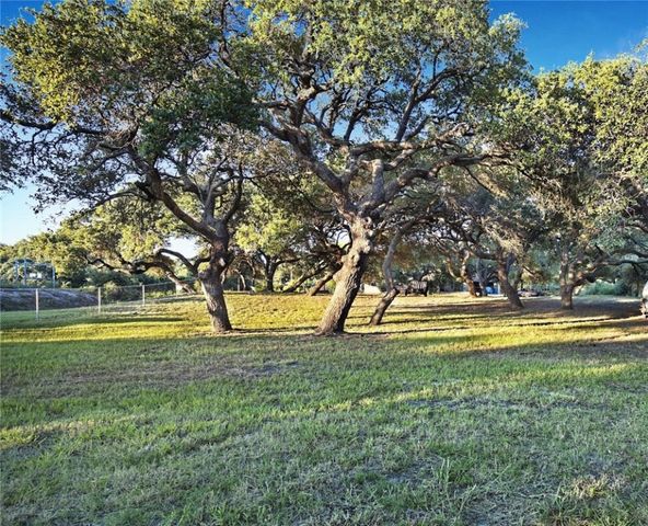 505 Wildwood Dr, Ingleside, TX 78362