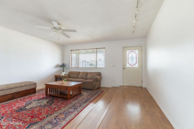 2136 W SHARON Avenue, Phoenix, AZ 85029