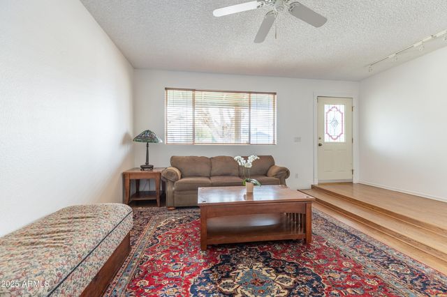 2136 W SHARON Avenue, Phoenix, AZ 85029