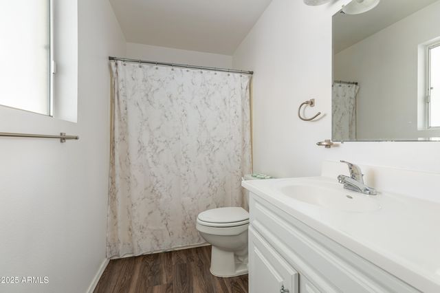 2136 W SHARON Avenue, Phoenix, AZ 85029