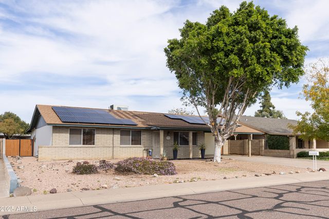 2136 W SHARON Avenue, Phoenix, AZ 85029