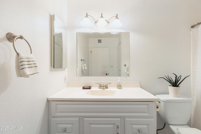 2136 W SHARON Avenue, Phoenix, AZ 85029