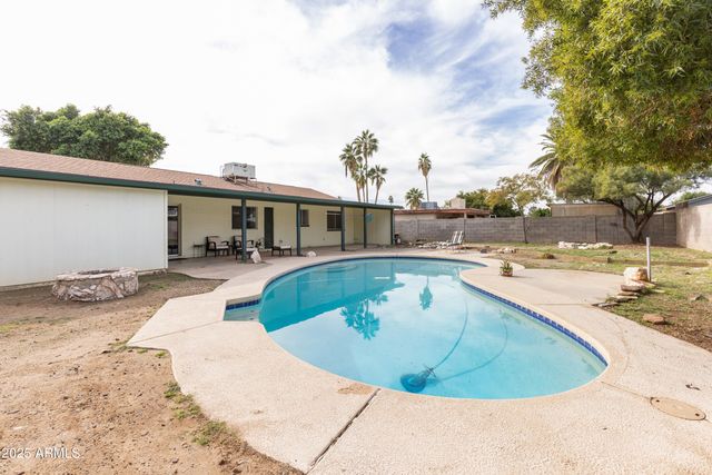 2136 W SHARON Avenue, Phoenix, AZ 85029