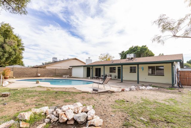 2136 W SHARON Avenue, Phoenix, AZ 85029