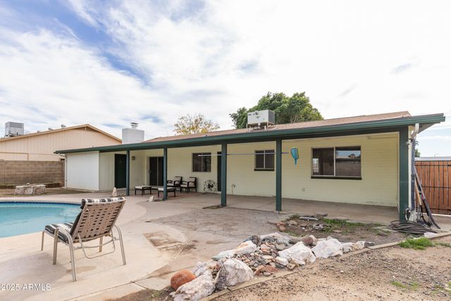 2136 W SHARON Avenue, Phoenix, AZ 85029