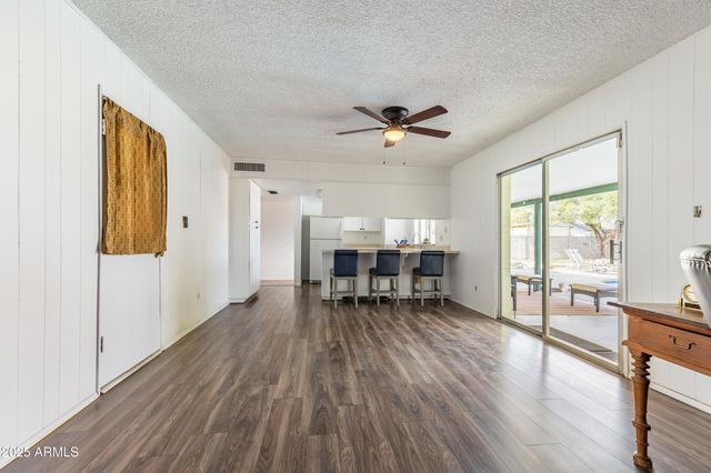 2136 W SHARON Avenue, Phoenix, AZ 85029