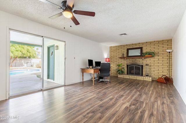 2136 W SHARON Avenue, Phoenix, AZ 85029