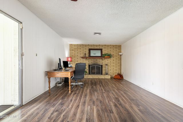 2136 W SHARON Avenue, Phoenix, AZ 85029