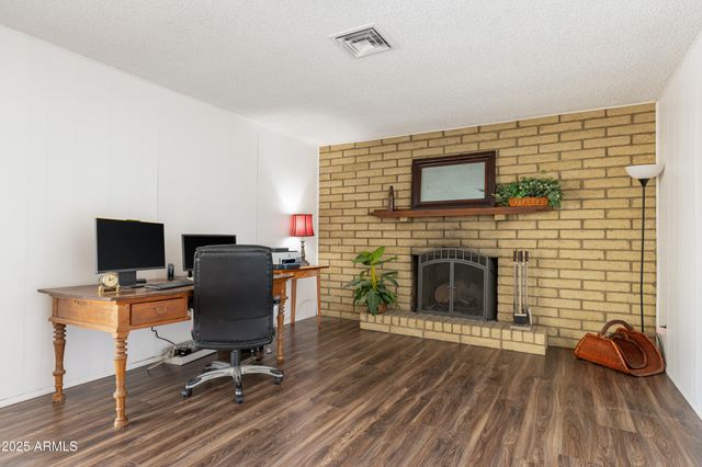 2136 W SHARON Avenue, Phoenix, AZ 85029