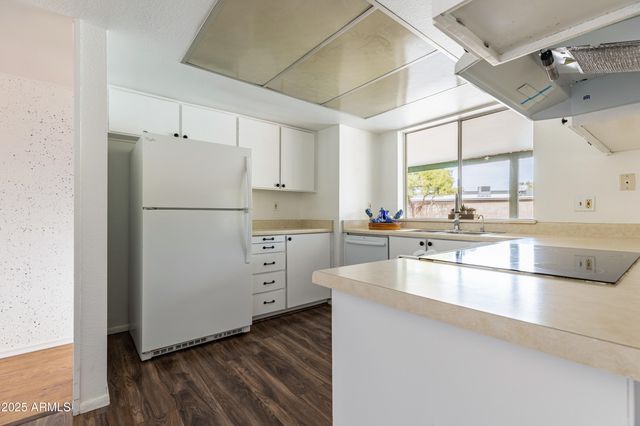 2136 W SHARON Avenue, Phoenix, AZ 85029