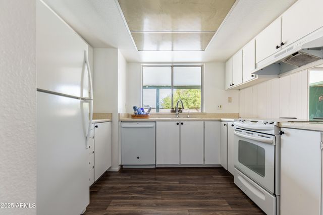 2136 W SHARON Avenue, Phoenix, AZ 85029