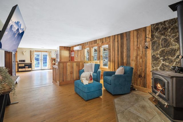 22707 E Lakeview Rd, Newman Lake, WA 99025