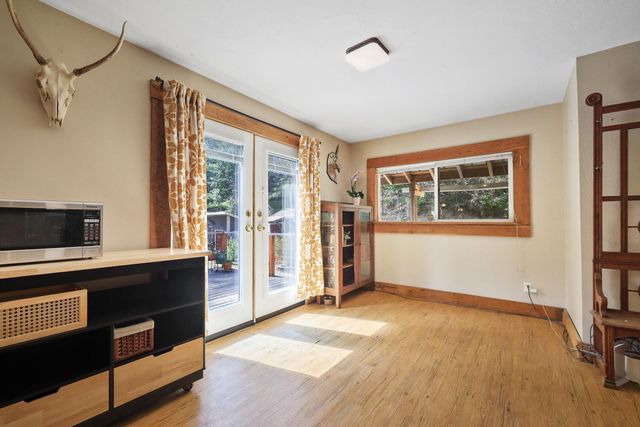 22707 E Lakeview Rd, Newman Lake, WA 99025