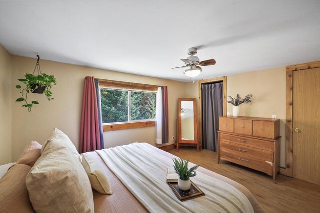 22707 E Lakeview Rd, Newman Lake, WA 99025