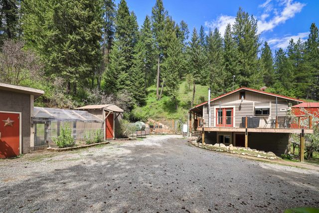 22707 E Lakeview Rd, Newman Lake, WA 99025