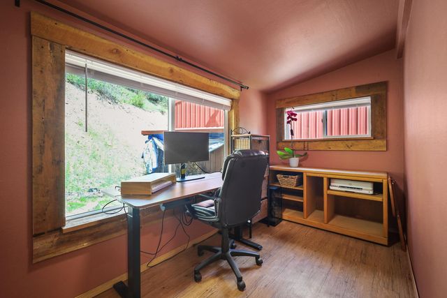 22707 E Lakeview Rd, Newman Lake, WA 99025