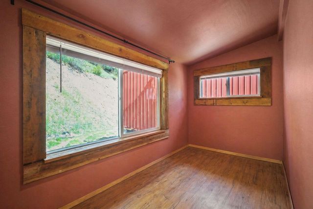 22707 E Lakeview Rd, Newman Lake, WA 99025