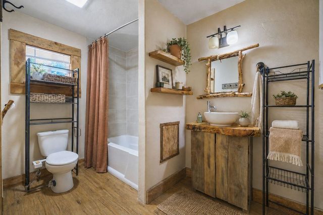 22707 E Lakeview Rd, Newman Lake, WA 99025