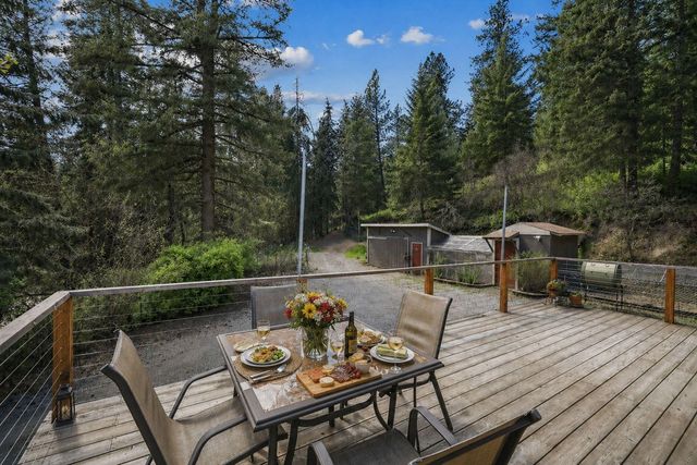 22707 E Lakeview Rd, Newman Lake, WA 99025