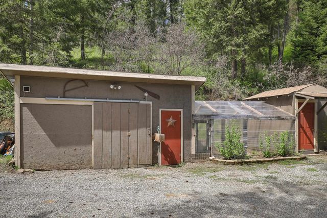 22707 E Lakeview Rd, Newman Lake, WA 99025