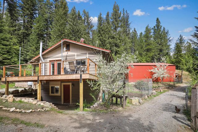 22707 E Lakeview Rd, Newman Lake, WA 99025