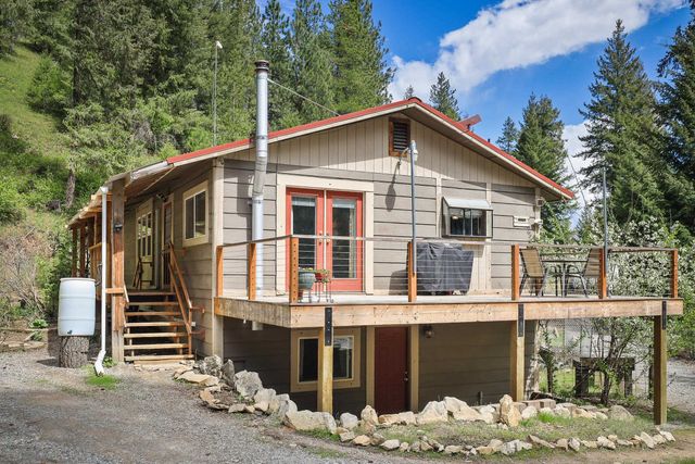 22707 E Lakeview Rd, Newman Lake, WA 99025