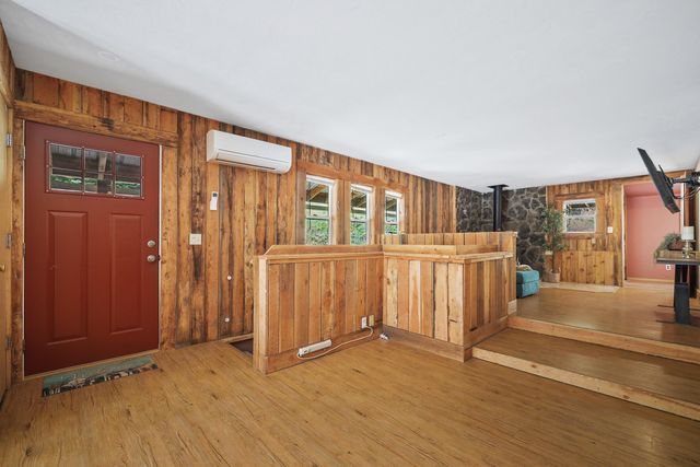22707 E Lakeview Rd, Newman Lake, WA 99025