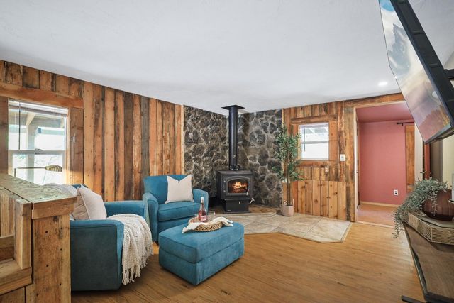 22707 E Lakeview Rd, Newman Lake, WA 99025