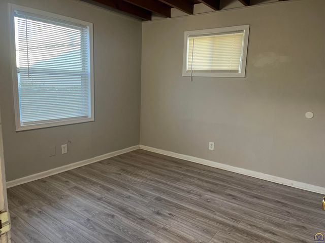 833 SW Parkview ST, Topeka, KS 66614