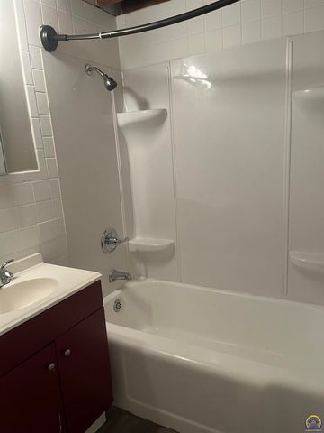 833 SW Parkview ST, Topeka, KS 66614