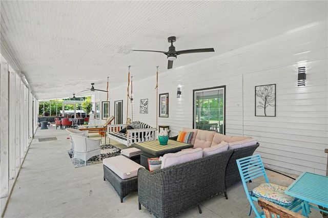 180 Roxboro Court, Fayetteville, GA 30215