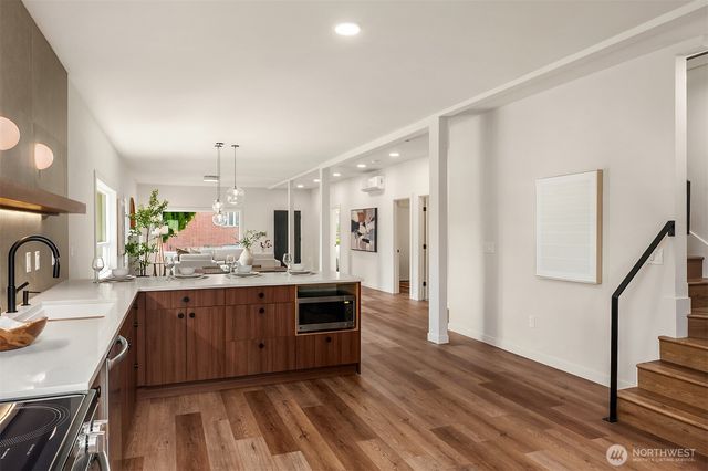 150 24th Avenue, Seattle, WA 98112