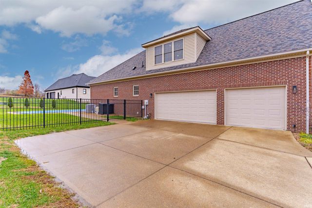 5600 Essex Drive, Newburgh, IN 47630