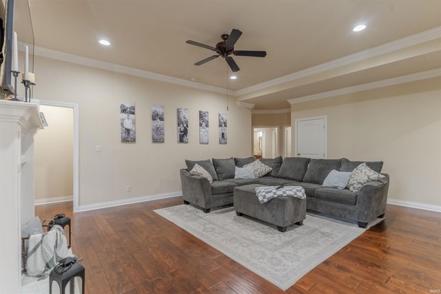 5600 Essex Drive, Newburgh, IN 47630