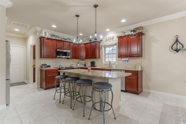 5600 Essex Drive, Newburgh, IN 47630