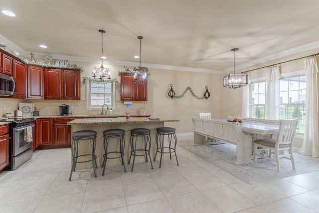 5600 Essex Drive, Newburgh, IN 47630