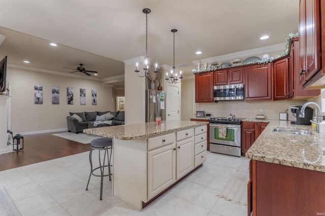 5600 Essex Drive, Newburgh, IN 47630