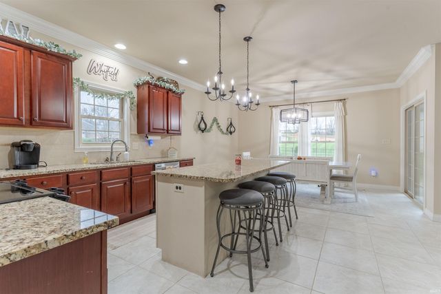 5600 Essex Drive, Newburgh, IN 47630