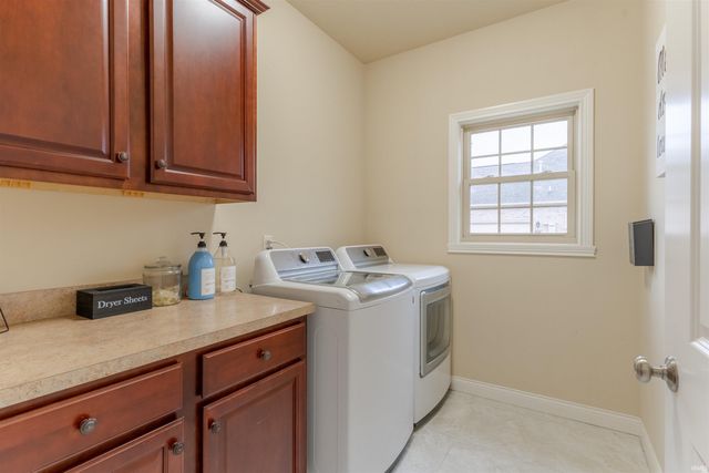 5600 Essex Drive, Newburgh, IN 47630