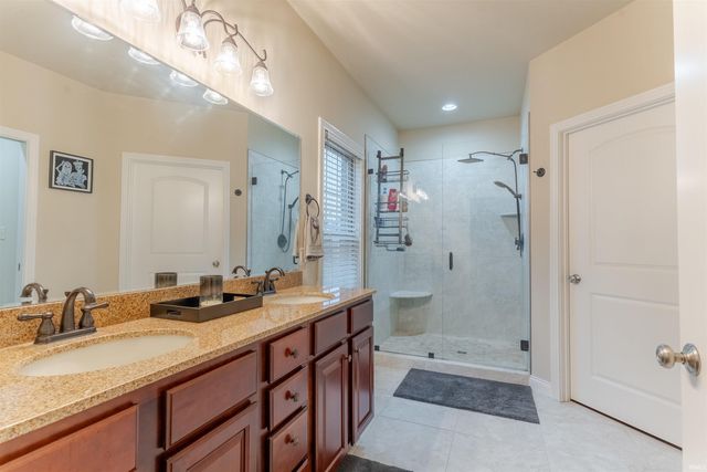 5600 Essex Drive, Newburgh, IN 47630